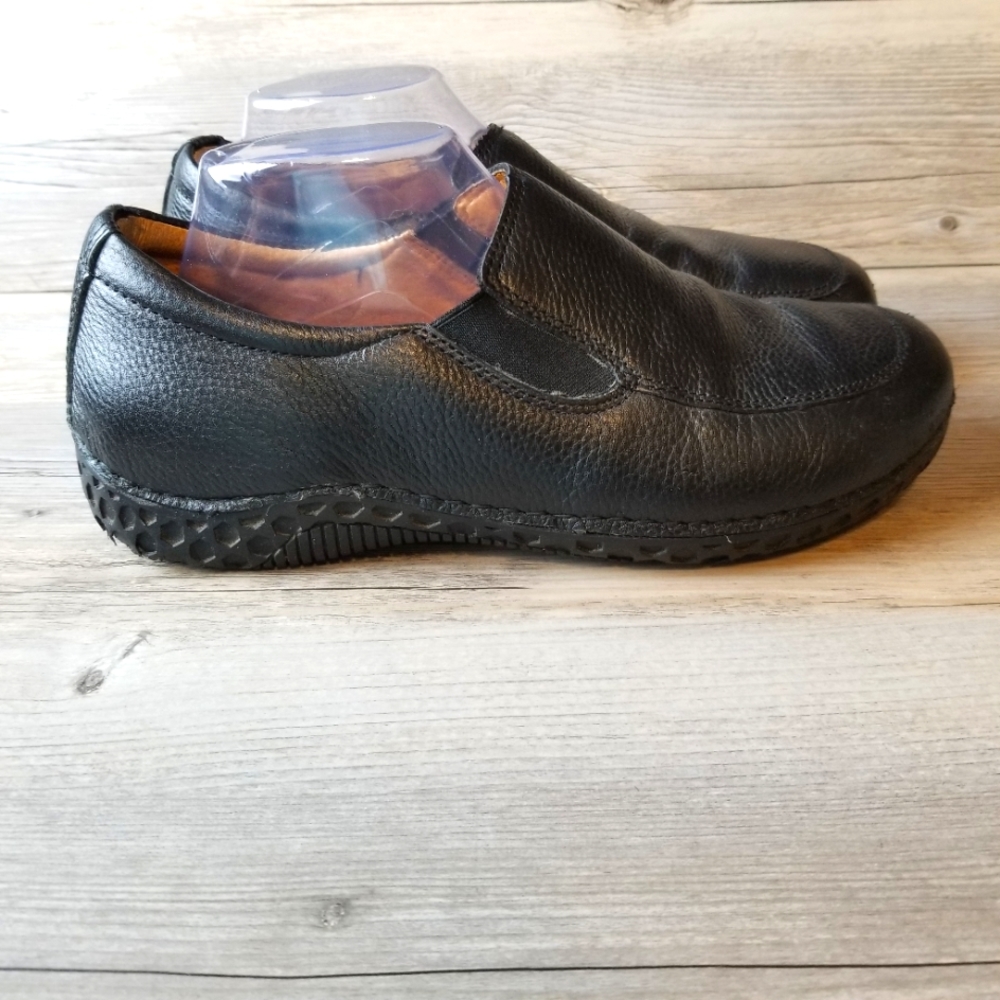 Alegria Men's Foxe Leather Black Tumble Slip-On Loafer